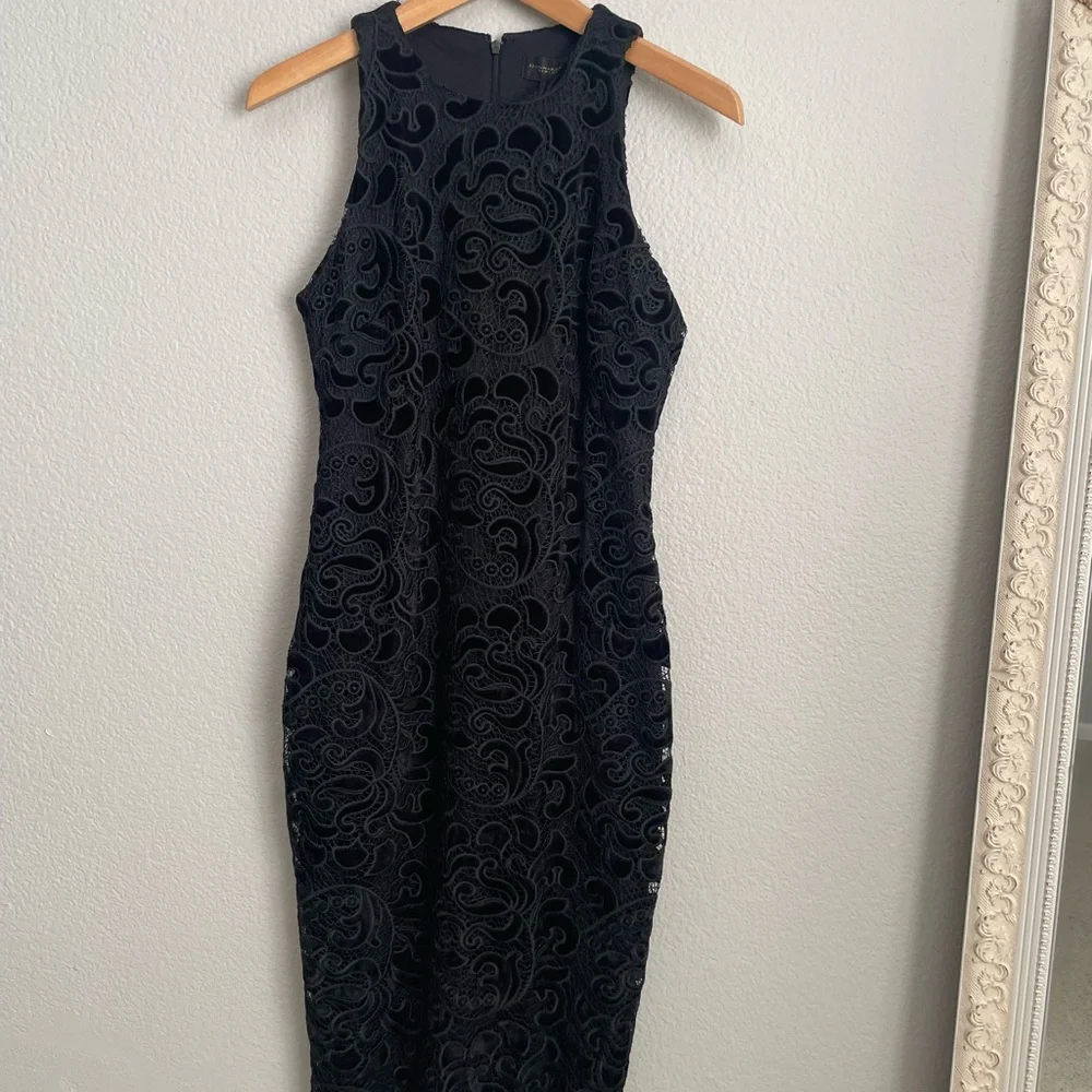 Donna Karan Embroidered Sleeveless Sheath
Dress - Picture 4 of 11